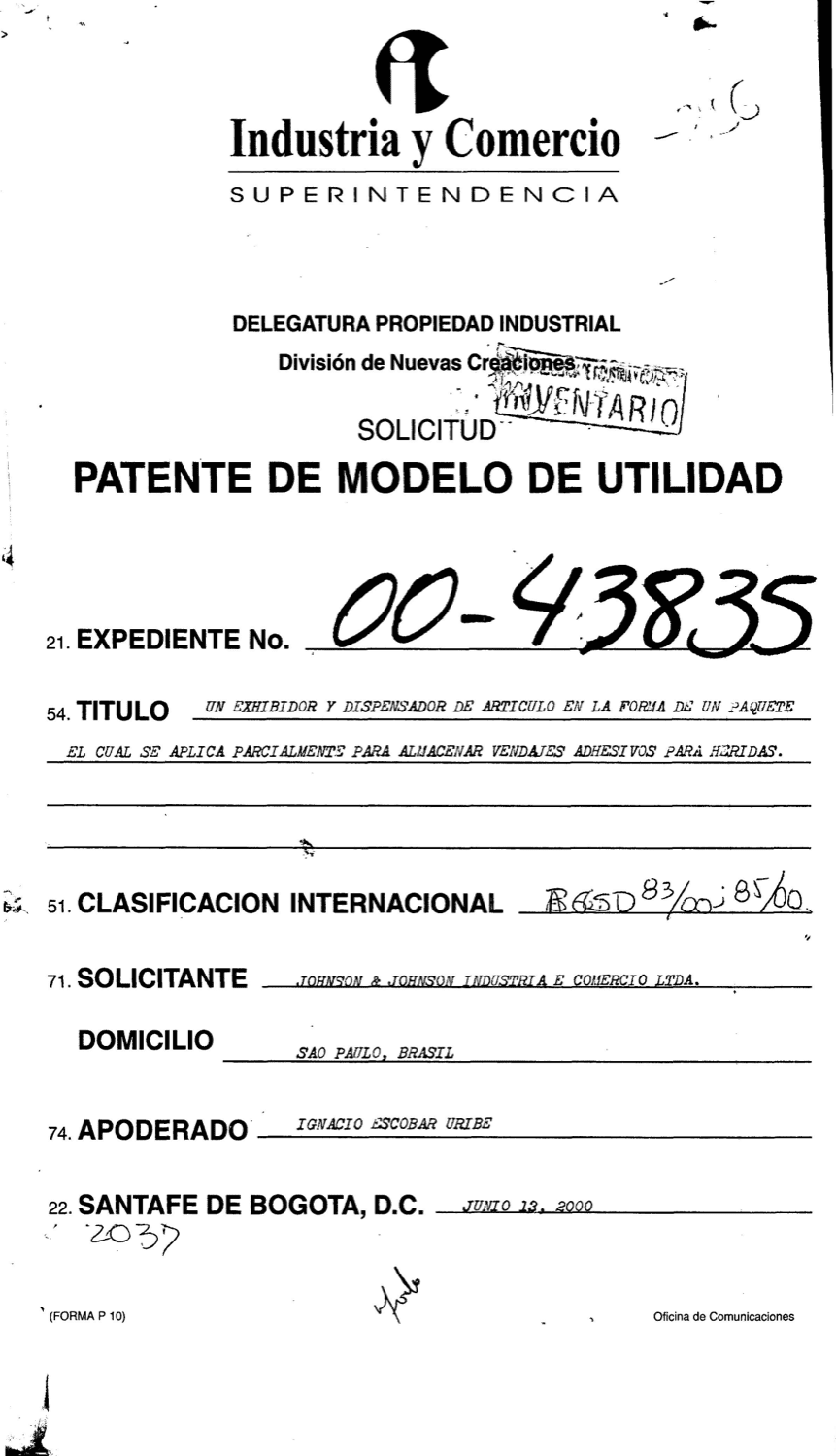 UN EXHIBIDOR Y DISPENSADOR DE ARTICULO EN LA FORMA DE UN PAQUETE EL CUAL SE APLICA PARCIALMENTE PARA ALMACENAR VENDAJES ADHESIVOS PARA HERIDAS